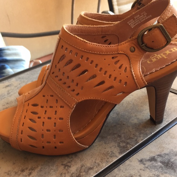 Indigo heels - Picture 3 of 6